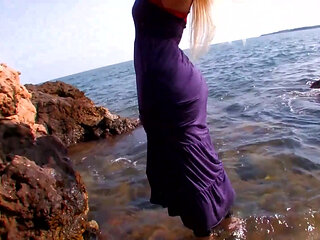 Big boobs blonde pussy orgasm on the beach