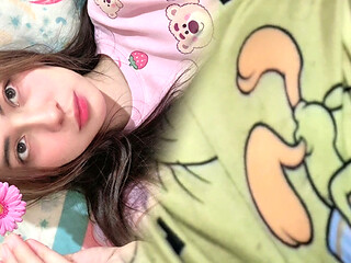 The famous Gomez shows her pussy