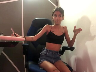 Piscologa sexual no se aguanta las ganas de ver mi verga grande y me la follo por su co&ntilde_o apretado