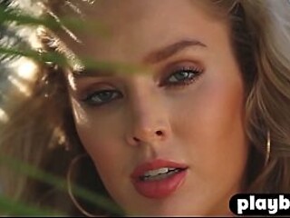Big ass MILF Briana Ashley exposes her stunning body after the blonde
