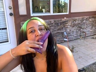 Amateur wild chick solo masturbation