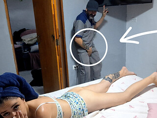 I received the cable TV technician without panties and gave him pussy without a condom!