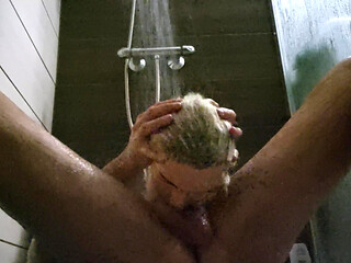 Throatpie under the shower