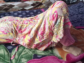 Desi girl's romantic sex video when her parents were not at home.