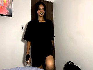 &iexcl_Mavis Gotica Culona de 18 A&ntilde_os Montando Duro Una Polla Gorda Hasta Recibir Una Corrida Enorme en su Apretado Co&ntilde_o!.