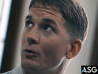 Muscular Stepdad Brandon Anderson Pounds Stepson Des Irez Bareback in Stepfather Fantasy After Creepy Landl