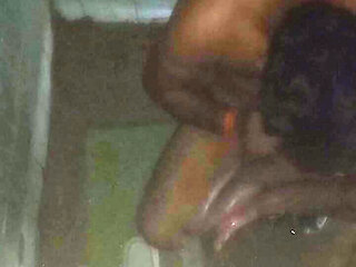 It's hot, girls show your waist, I love you very much.