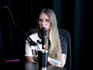 Come&ccedil_ou como modelo depois de se fazer ser demitida, fez v&iacute_deos de sexo hot, a fam&iacute_lia aceita bem, e quando gravou com mulheres... - Naty Varga (SHEER/RED)