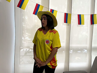 mi cachonda latina mejor amiga me espera en ropa interior y apuesta su rico co&ntilde_o mojado si gana su equipo. &iexcl_ESPECIAL DEL MUNDIAL 2026!
