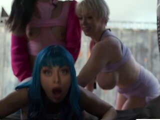 MILF soccer coach caught sucking players shecock