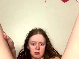 Natural brunette solo toying