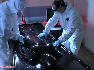 SciFi Dreamgirls #7: Titan -vs- Ashley 3000