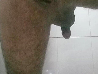 Dirty and hot ass who likes hands