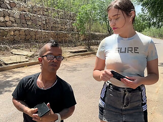 Consuelo a chica latina al verla trsite despues de que su novio la termino, la llevo a mi departamento y le doy una fuerte follada para que suba sus &aacute_nimos.