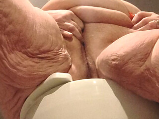 Sex in the Club Watch Him Rub