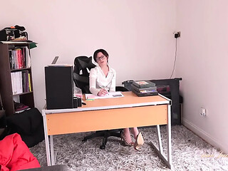 Hot MILF boss Jessica Sin seduces naughty employee