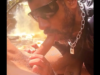 MAMEI O NOVINHO NA CACHOEIRA. BATI PUNHETA E GOZEI PRA ELE