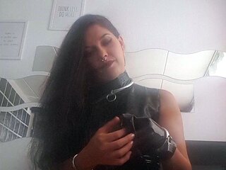 Amateur brunette double toying on webcam