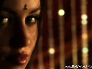 Deva's Sensual Midsection Focus