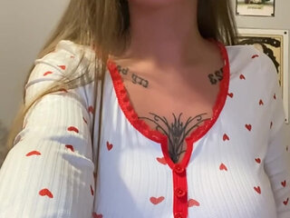 Watch this Scottish goth teen every inch of her fingers teasing moans from deep inside