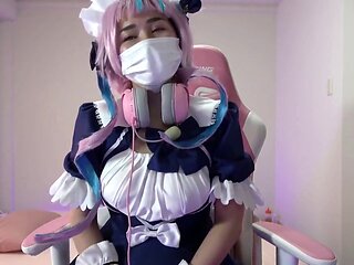 Asian Angel tries out her vibrator for the first time