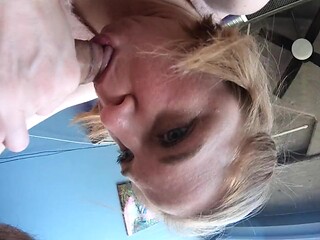 Amateur girlfriend sucks cock until he cums