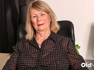 Female's posing smut by EuropeMature