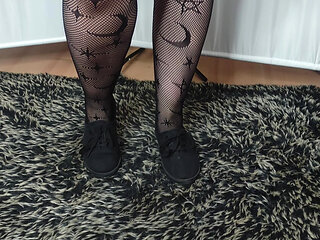 [4k] Patterned Pantyhose and Red Mini Skirt Try on