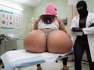 Masked Doctor Gives Perverted Oil Butt Massage to BBW Patient