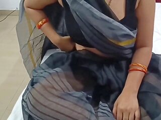 Bhabhi gives a wild tongue action to her devar while the maid watches