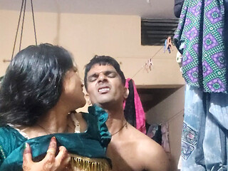Deshi bhabhi ki chudai video hindi me
