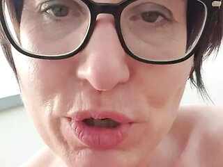 Milf Julie 10 sec squirt