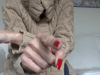 Feel My Fingernail on Your Chest, Scratching, Lady Victoria Valente