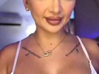 Big boob brunette masturbates on webcam