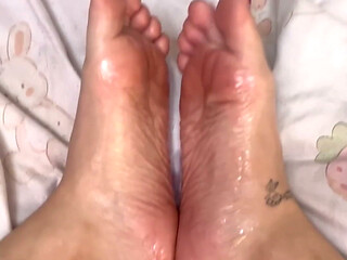 Cum on My Oiled Feets Now Stepdad