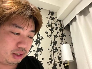 Amateur Japanese guy starts talking about AI