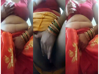 Desi mallu aunty fingerings pusssy to orgasam,aunty sex viral video, viral mms aunty