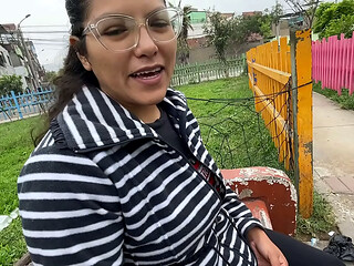 Mi hermanastra tiene el sue&ntilde_o de ser una actriz porno asi que decid&iacute_ ayudarla haciendo juegos de roll para practicar