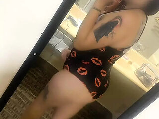 In the hotel room Bien caliente Cloe Arellano Photos