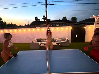 Amateur hottie fucked outdoor in public
