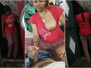 Girlfriend went to boyfriend's room at night, got the cock water out of her hand and talked dirty about getting rid of her mom's ass pussy Hindi Audio The