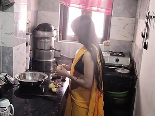 Kichen me step sister ko piche se pakad ke pel diya