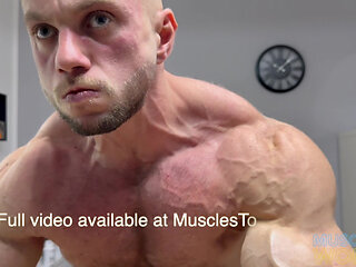 Cocky Blonde Muscle Hunks Gives You a Private Flex Show