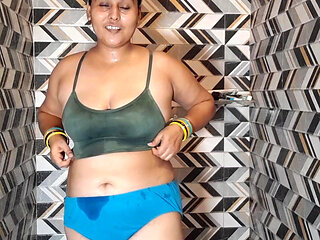 Desi Puja Bhabhi Bathroom Scene