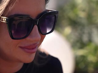 Chlo, 18, law student in Cannes! - Jacquie et Michel TV