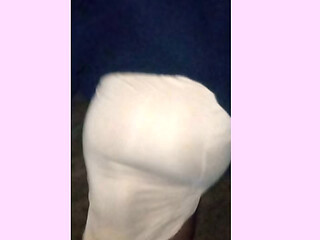 Putinha Exibindo a Bunda