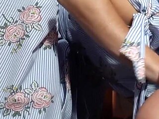 Girls Licking - Lesbian-illusion