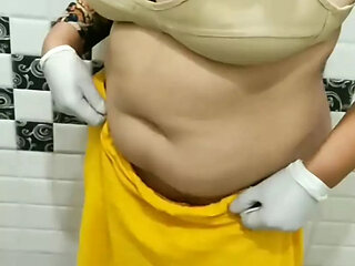 Desi bhabhi is not asking to leave in the bathroom.