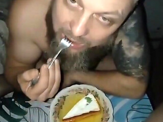Cake in urine, a very tasty combination