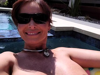 Webcam sex show featuring a brunette amateur MILF